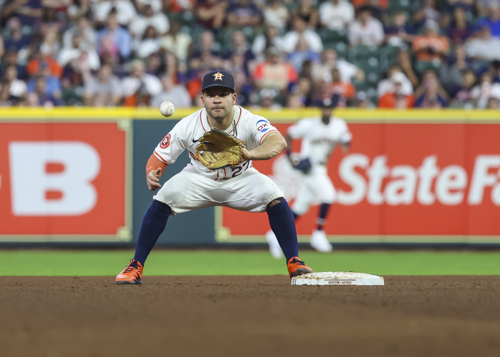 Stat of the Week: Potential Playoff Teams Ranking Worst in Defensive Runs Saved